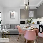 4 Stars, Luxury Butterfly & Bike Apartments, Orlowo, 15 Mieszkan, Z Oddzielna Sypialnia, Winda I Platnym Parkingiem, Blisko Drog Rowerowych, Niedaleko Molo, Golf, Stadnina, Adventure Park, Summerwinter Brand غدينيا