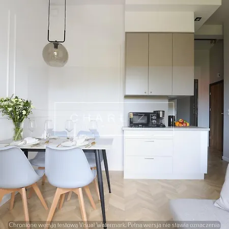 4 Stars, Luxury Butterfly & Bike Apartments, Orlowo, 15 Mieszkan, Z Oddzielna Sypialnia, Winda I Platnym Parkingiem, Blisko Drog Rowerowych, Niedaleko Molo, Golf, Stadnina, Adventure Park, Summerwinter Brand * Gdynia