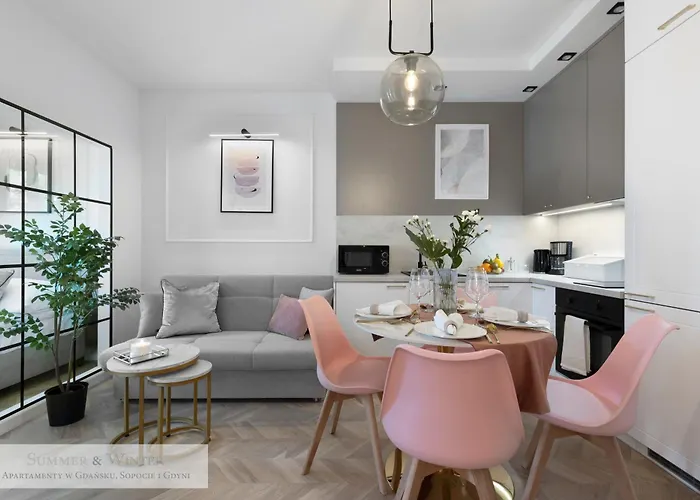 4 Stars, Luxury Butterfly & Bike Apartments, Orlowo, 15 Mieszkan, Z Oddzielna Sypialnia, Winda I Platnym Parkingiem, Blisko Drog Rowerowych, Niedaleko Molo, Golf, Stadnina, Adventure Park, Summerwinter Brand Гдыня